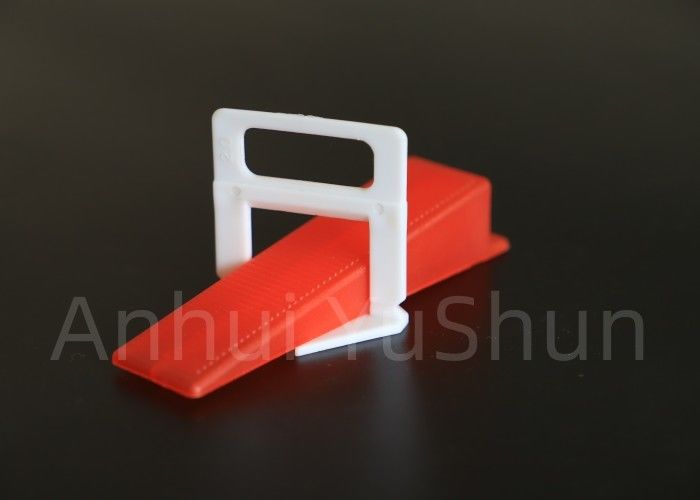 Schwarze 1.0mm Fliese, die Clip und Keil-Distanzscheiben für den Fußboden des Plastiks planiert